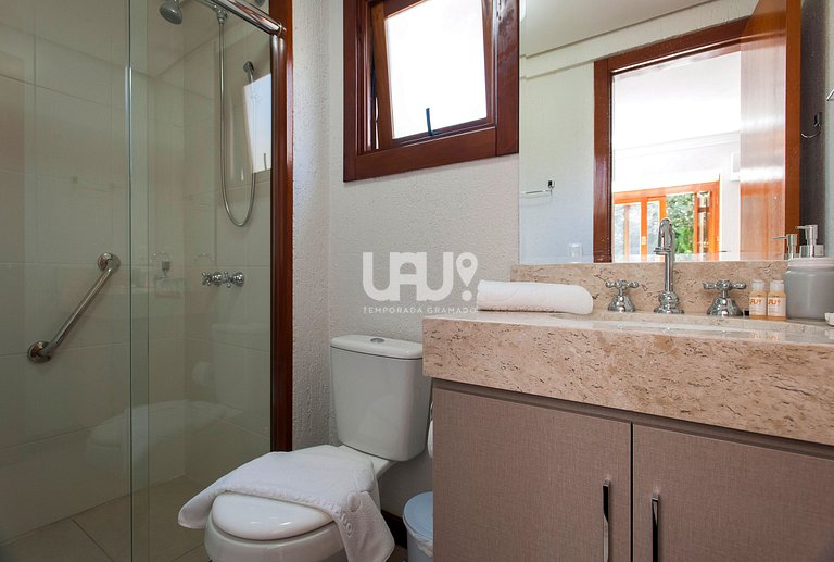 Villa 210 - 2, 9 pax, em Cond. com piscina térmica