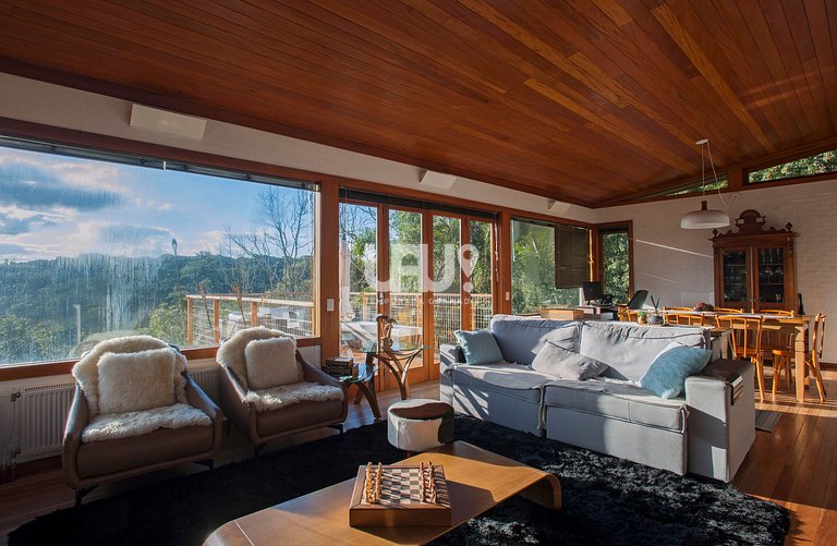 Casa 3Dorm. com piscina, jacuzzi e lago privativo!