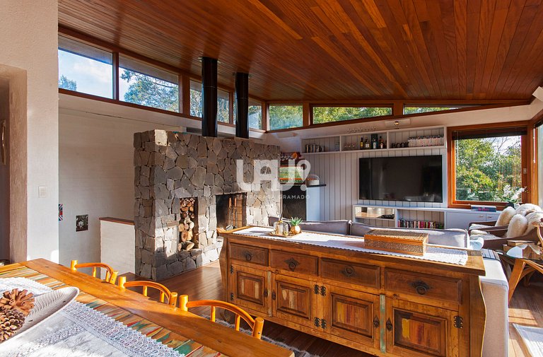 Casa 3Dorm. com piscina, jacuzzi e lago privativo!