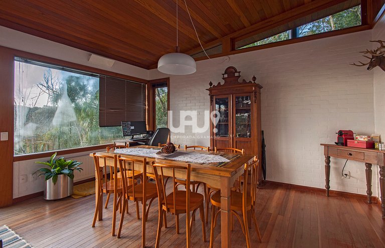 Casa 3Dorm. com piscina, jacuzzi e lago privativo!