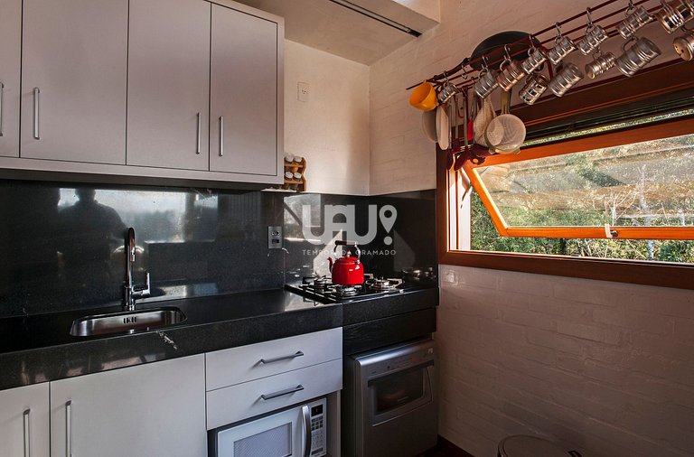 Casa 3Dorm. com piscina, jacuzzi e lago privativo!