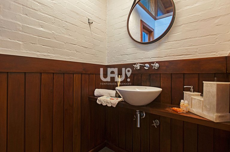 Casa 3Dorm. com piscina, jacuzzi e lago privativo!