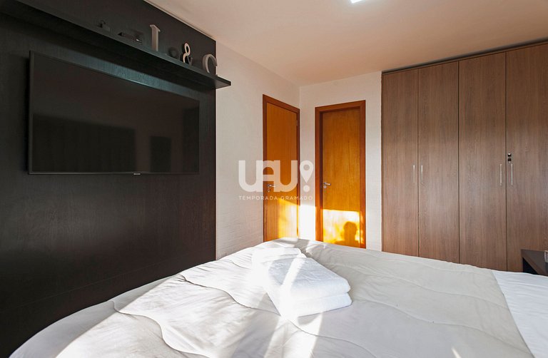 Casa 3Dorm. com piscina, jacuzzi e lago privativo!