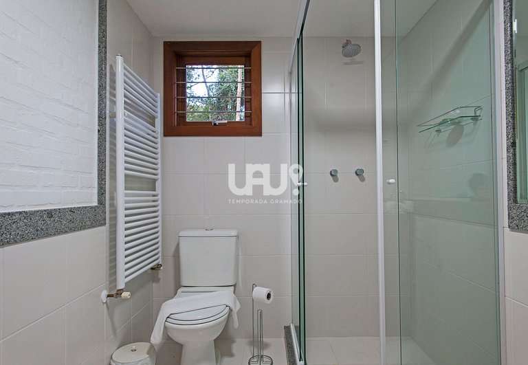 Casa 3Dorm. com piscina, jacuzzi e lago privativo!