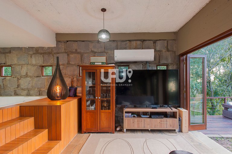 Casa 3Dorm. com piscina, jacuzzi e lago privativo!