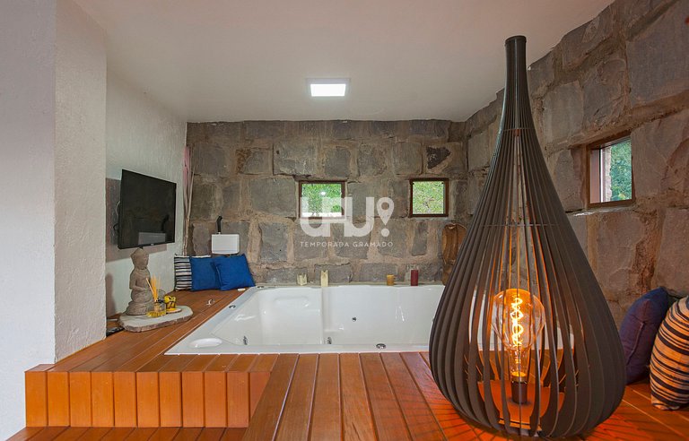 Casa 3Dorm. com piscina, jacuzzi e lago privativo!