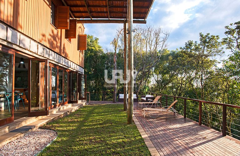 Casa 3Dorm. com piscina, jacuzzi e lago privativo!