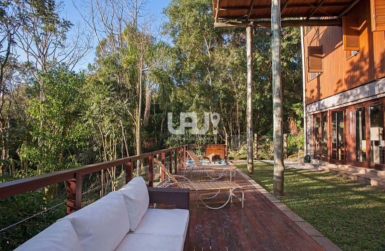 Casa 3Dorm. com piscina, jacuzzi e lago privativo!