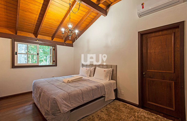 Casa Lago Negro - 5 dormitórios, 18 pax, junto a um dos cart