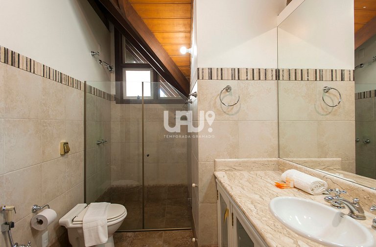 Casa Lago Negro - 5 dormitórios, 18 pax, junto a um dos cart