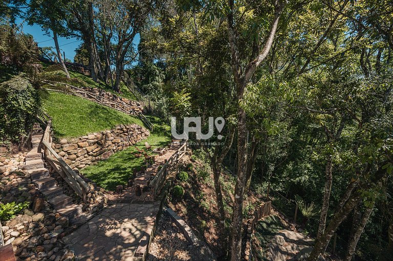 Casa 3Dorm. com piscina, jacuzzi e lago privativo!