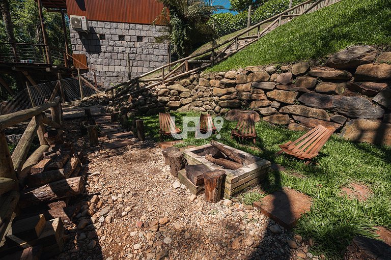 Casa 3Dorm. com piscina, jacuzzi e lago privativo!