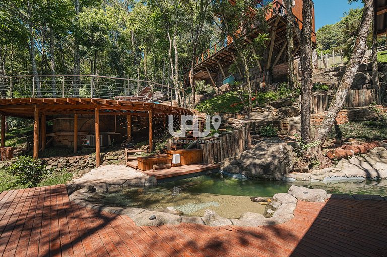 Casa 3Dorm. com piscina, jacuzzi e lago privativo!