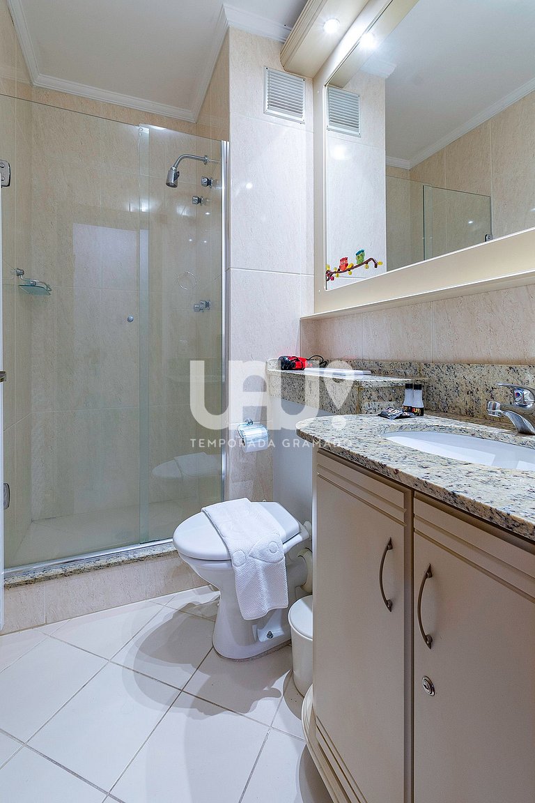 Gramado Village 608 - 4 pax Em cond. com piscina!