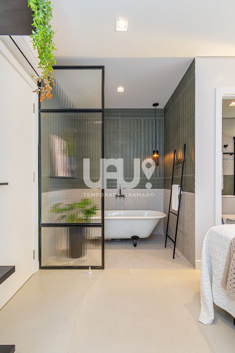 Jardim nada Secreto - 4 Dorm, 15 pax, no Centro!