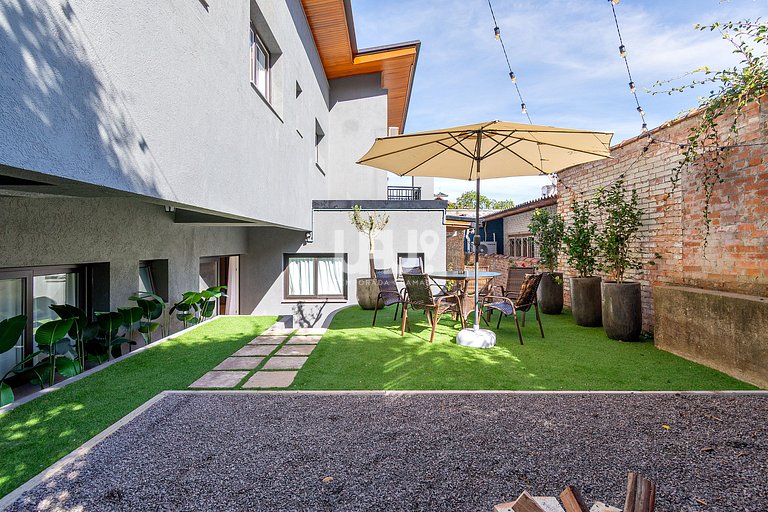 Jardim nada Secreto - 4 Dorm, 15 pax, no Centro!
