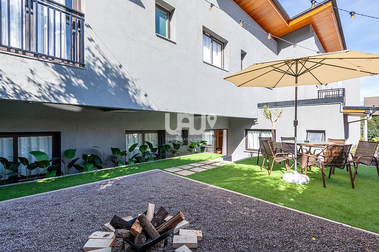 Jardim nada Secreto - 4 Dorm, 15 pax, no Centro!