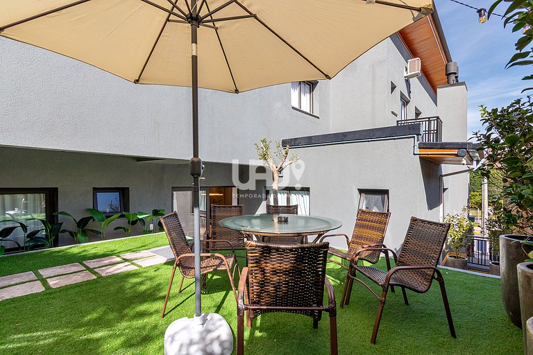 Jardim nada Secreto - 4 Dorm, 15 pax, no Centro!