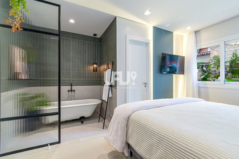 Jardim nada Secreto - 4 Dorm, 15 pax, no Centro!
