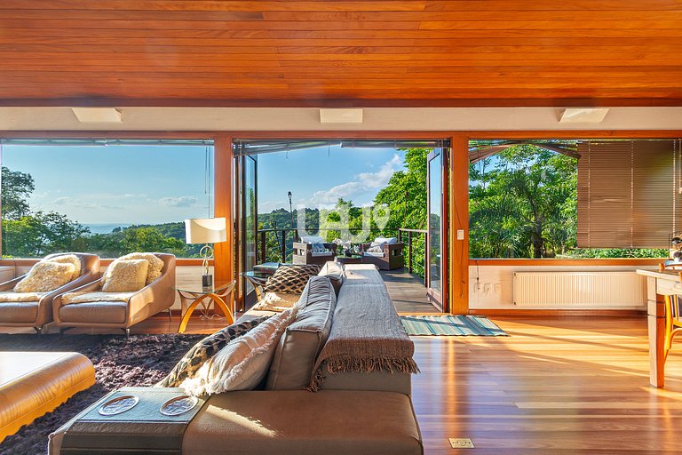 Casa 3Dorm. com piscina, jacuzzi e lago privativo!