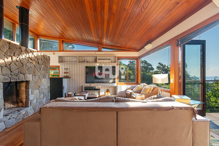 Casa 3Dorm. com piscina, jacuzzi e lago privativo!