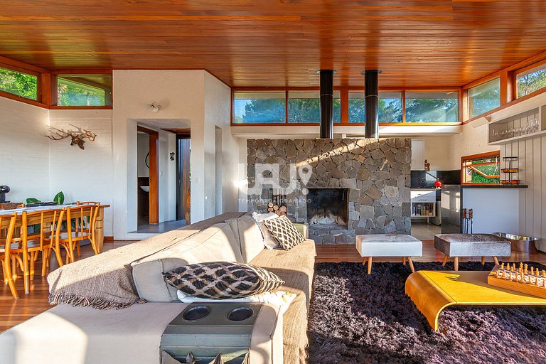 Casa 3Dorm. com piscina, jacuzzi e lago privativo!