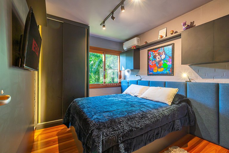 Casa 3Dorm. com piscina, jacuzzi e lago privativo!