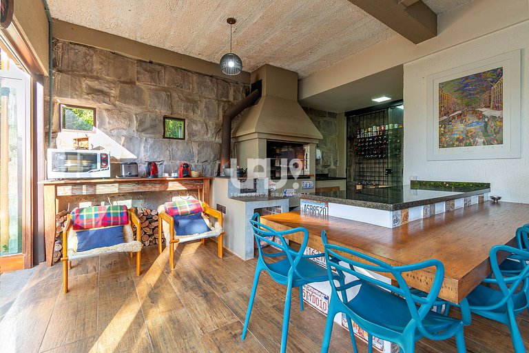 Casa 3Dorm. com piscina, jacuzzi e lago privativo!