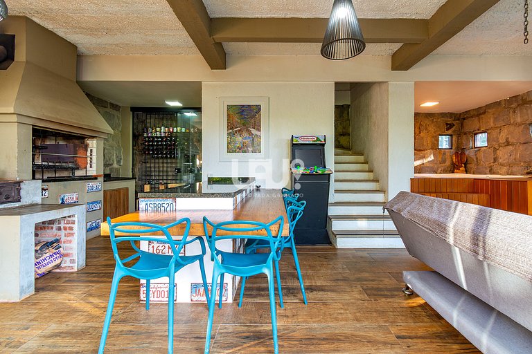 Casa 3Dorm. com piscina, jacuzzi e lago privativo!