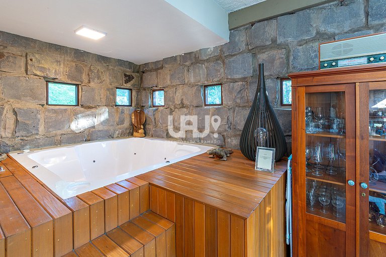 Casa 3Dorm. com piscina, jacuzzi e lago privativo!