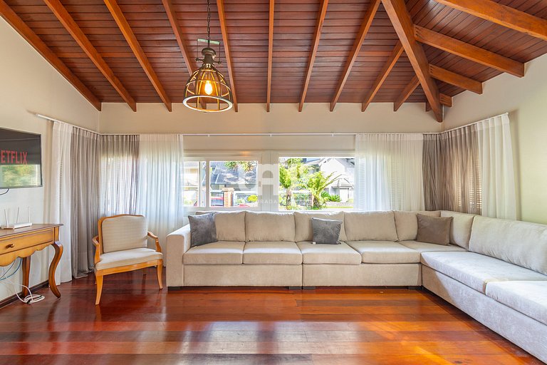 Casa Planalto - 4d, 10 pax, com casinha na árvore!