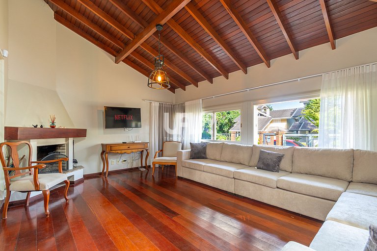 Casa Planalto - 4d, 10 pax, com casinha na árvore!
