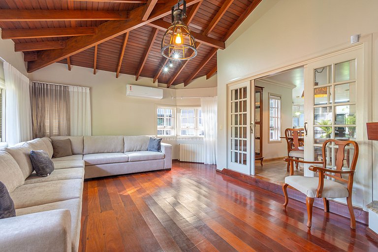 Casa Planalto - 4d, 10 pax, com casinha na árvore!