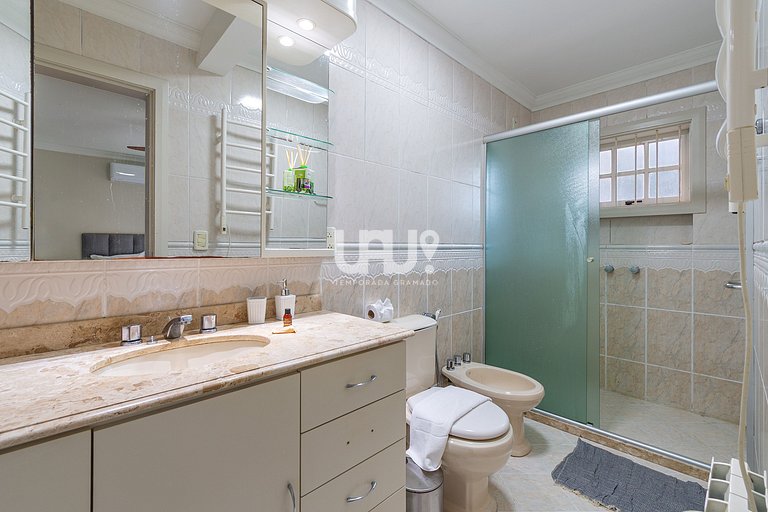 Casa Planalto - 4d, 10 pax, com casinha na árvore!