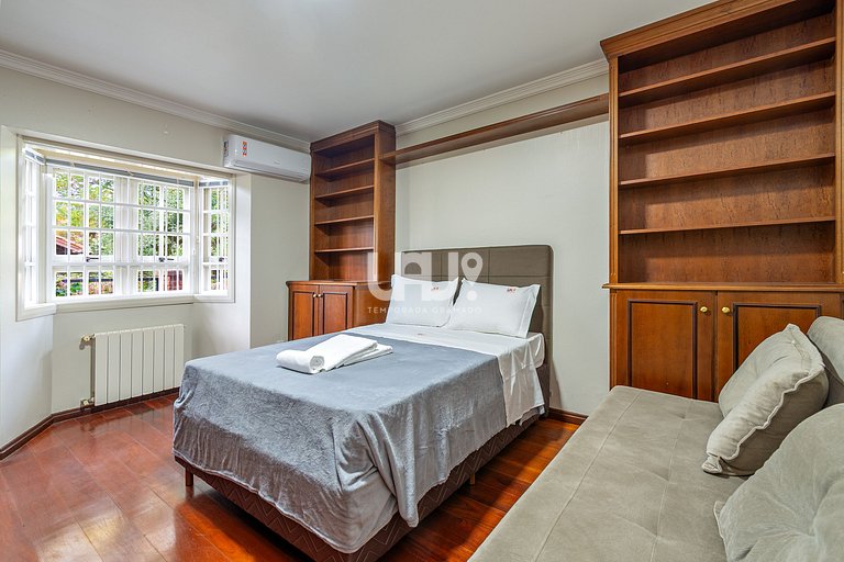 Casa Planalto - 4d, 10 pax, com casinha na árvore!