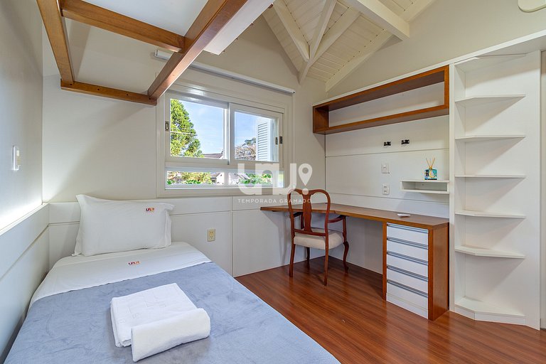 Casa Planalto - 4d, 10 pax, com casinha na árvore!