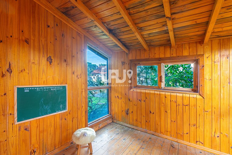 Casa Planalto - 4d, 10 pax, com casinha na árvore!