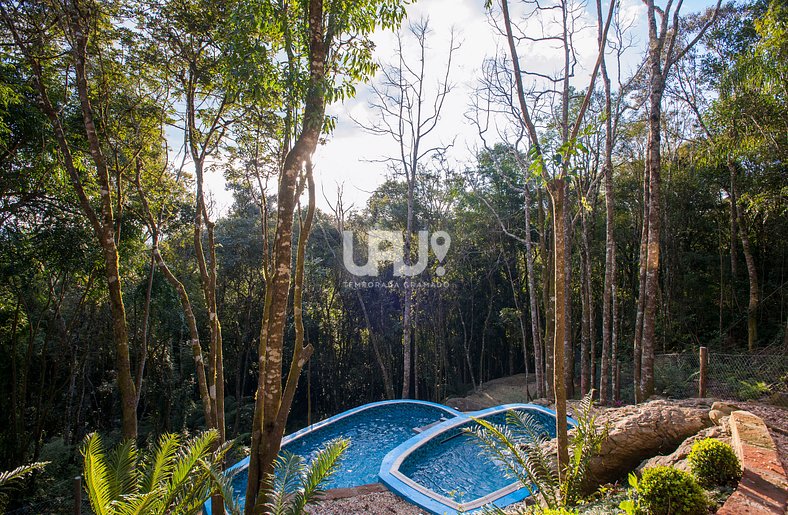 Casa de campo com piscina e jacuzzi em Gramado