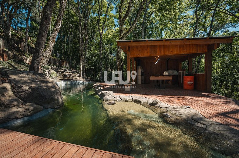 Casa de campo com piscina e jacuzzi em Gramado