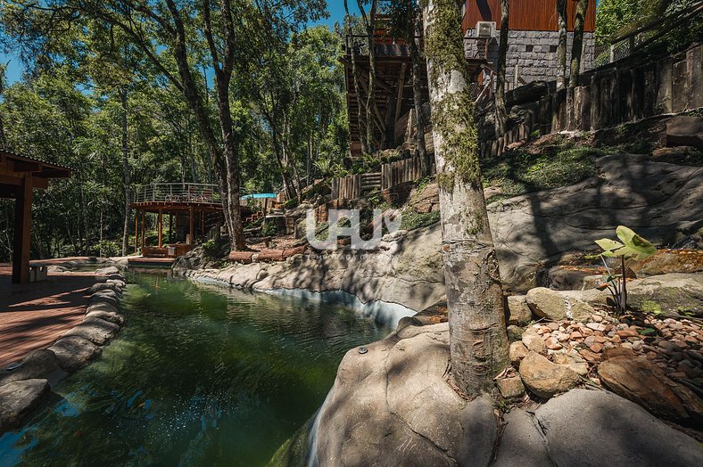 Casa de campo com piscina e jacuzzi em Gramado